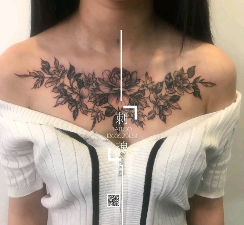 素花小花胸纹身图片_胸部几何纹身图案