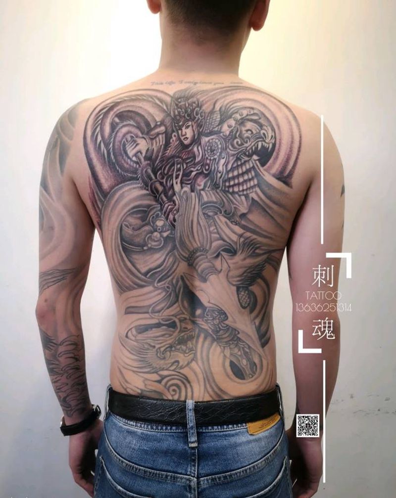 满背赵子龙纹身图片_背部老传统纹身图案