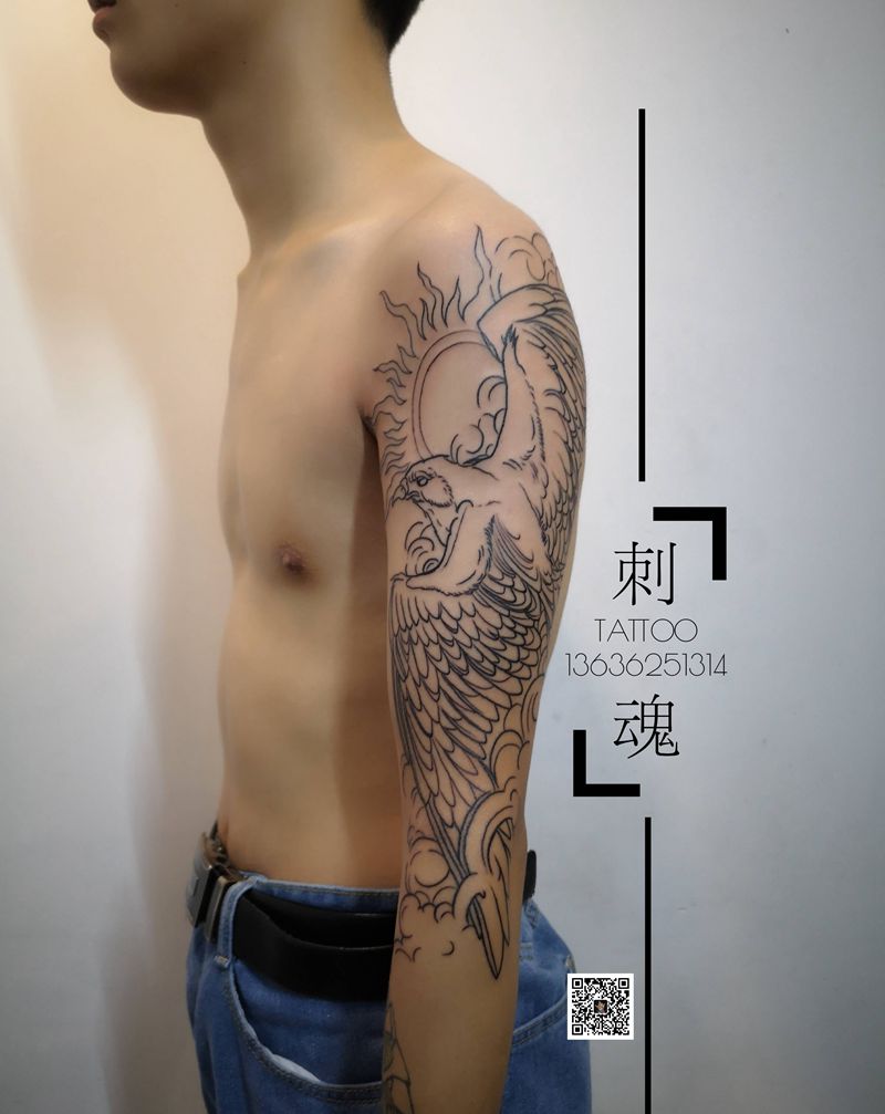 大臂鹰线条纹身图片_手臂几何纹身图案