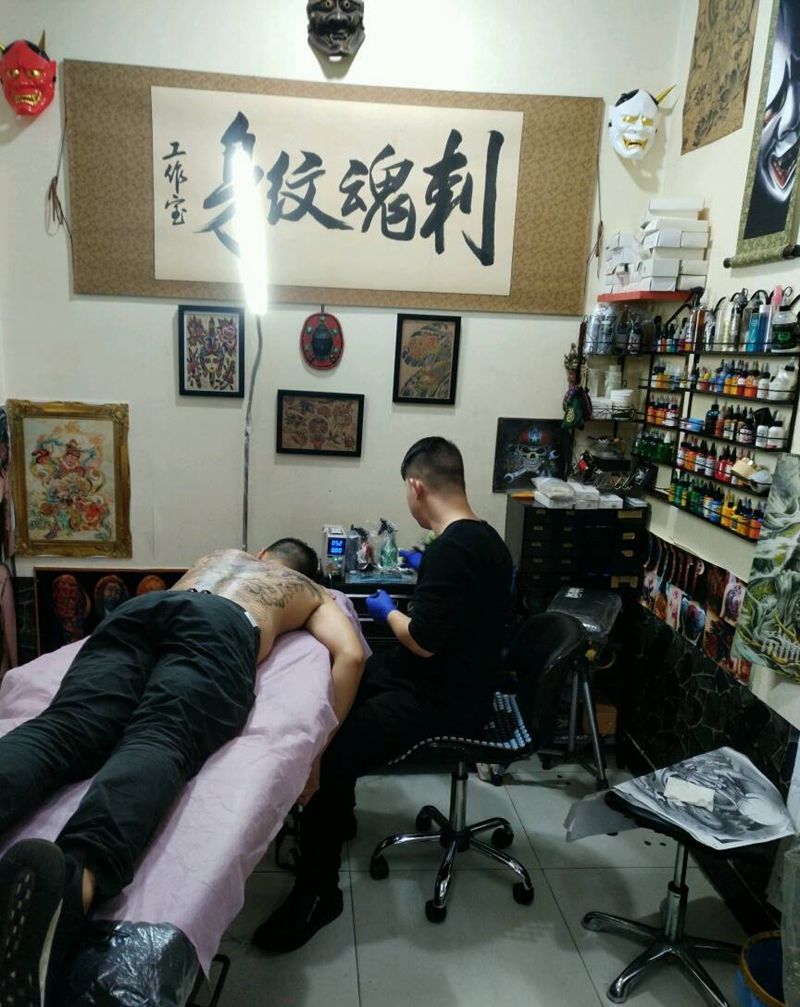 满背大龙，遮盖旧图，花絮纹身图片_背部传统动物宗教原创花絮生活成品手稿纹身图案