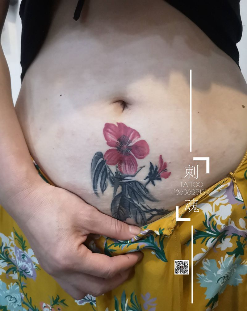 疤痕遮盖恢复好效果纹身图片_腹部水墨纹身图案