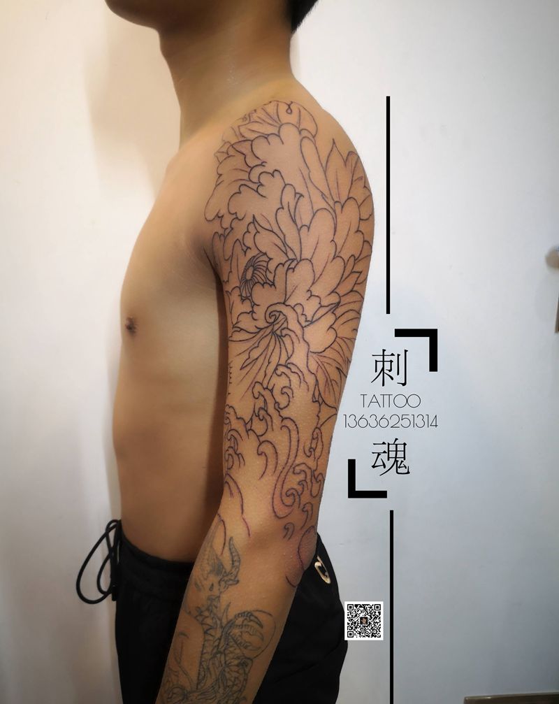 花臂线条纹身图片_手臂几何新传统纹身图案