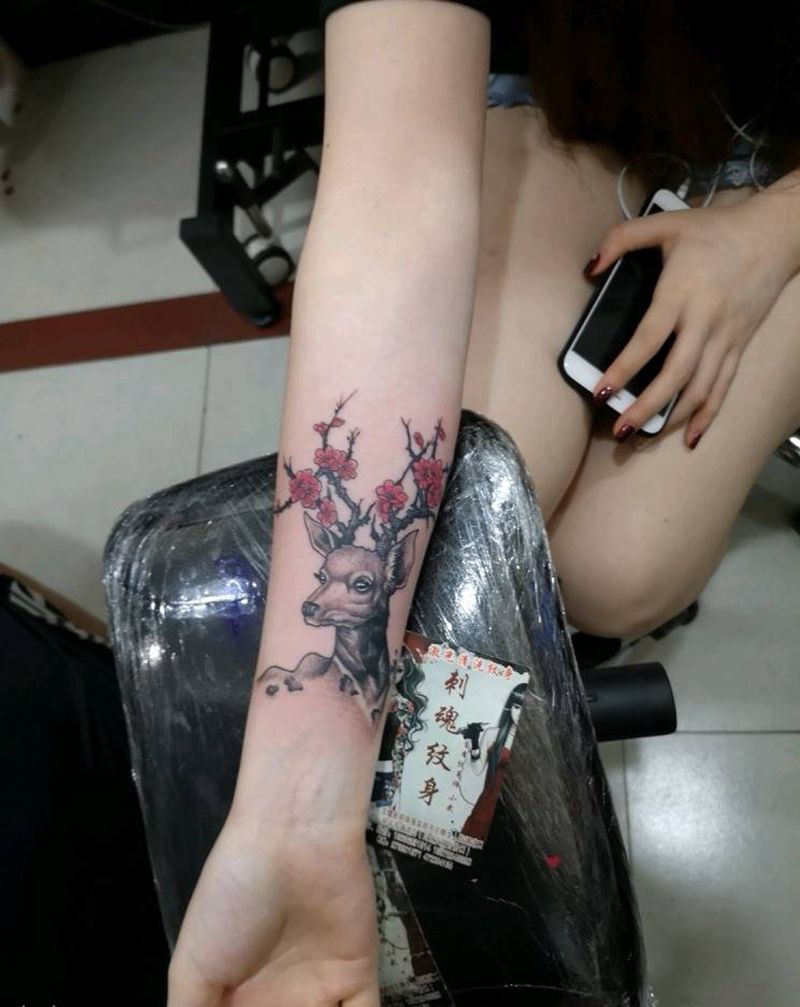 梅花鹿，遮盖旧纹身纹身图片