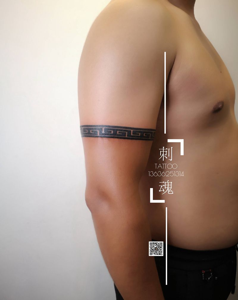 一波小图纹身图片_肩部几何图腾纹身图案