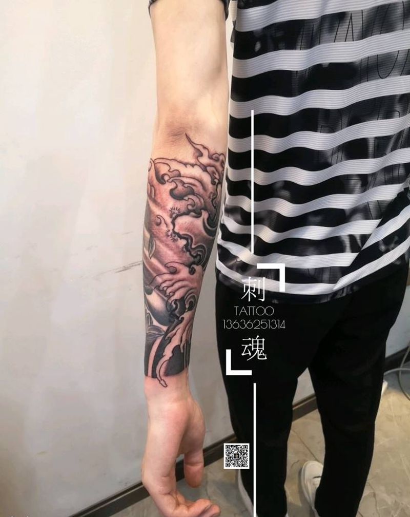 小臂内侧接图纹身图片_手臂新传统纹身图案