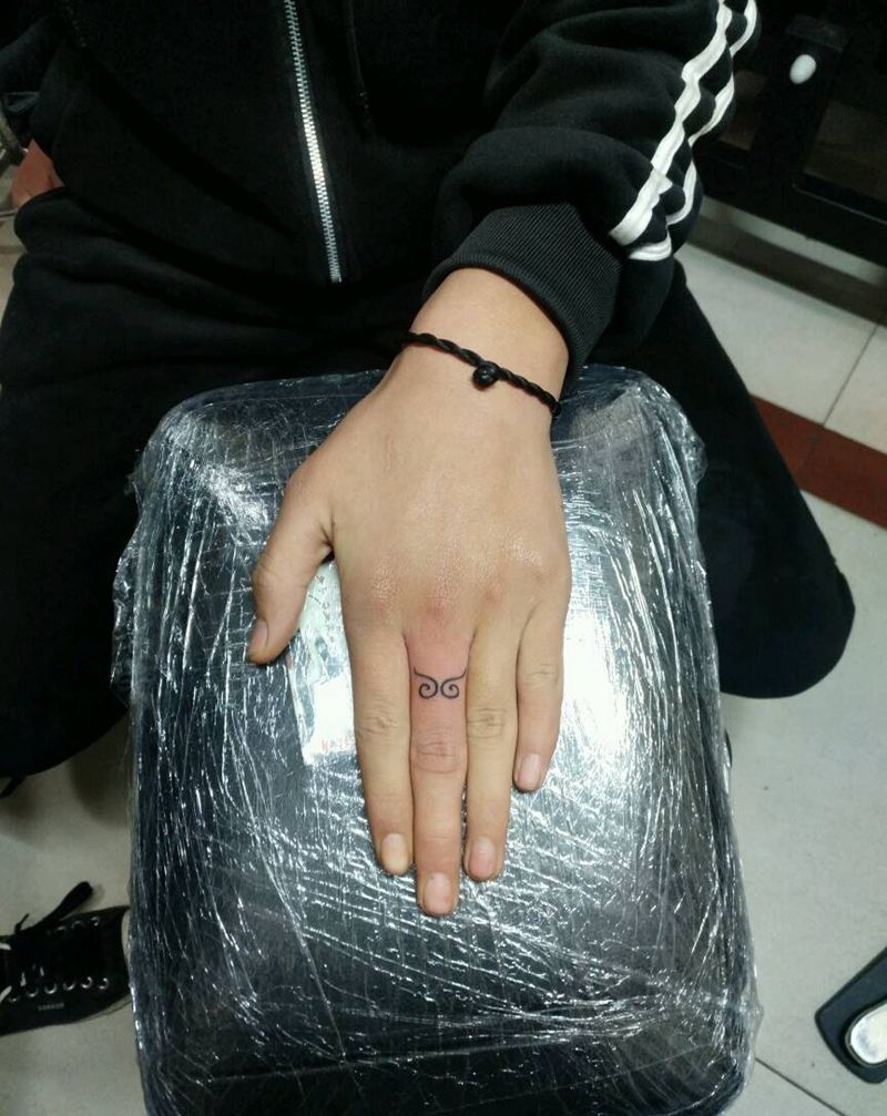 金箍指环纹身图片_手部传统清新几何图腾原创花絮生活成品纹身图案