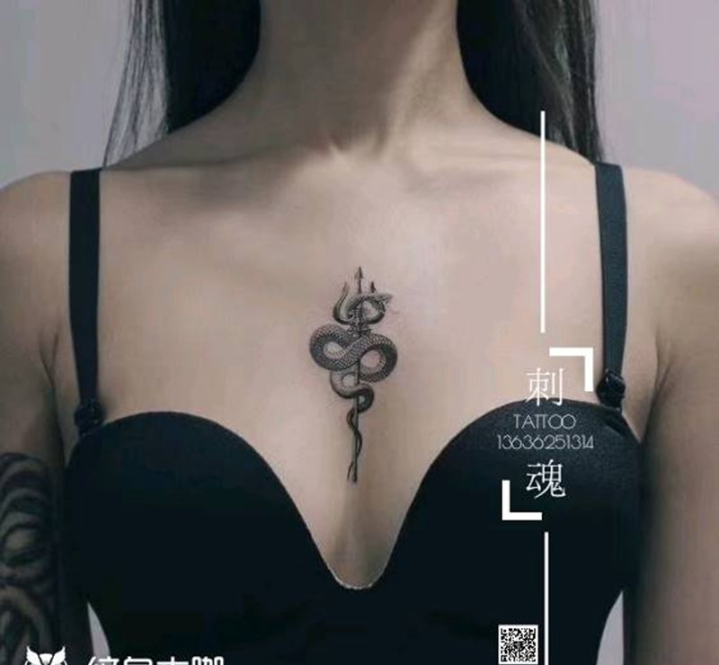 胸口小清新纹身图片_胸部几何点刺纹身图案