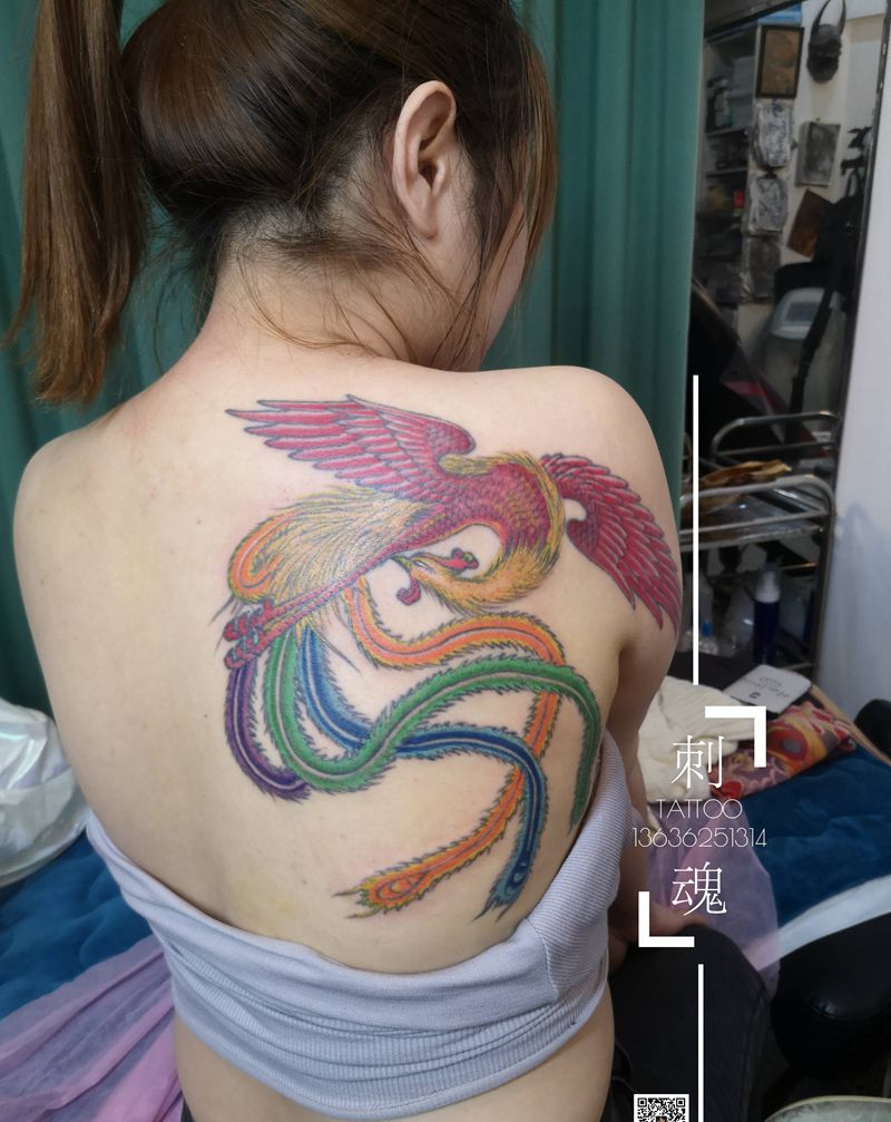 凤凰纹身图片_背部新传统纹身图案