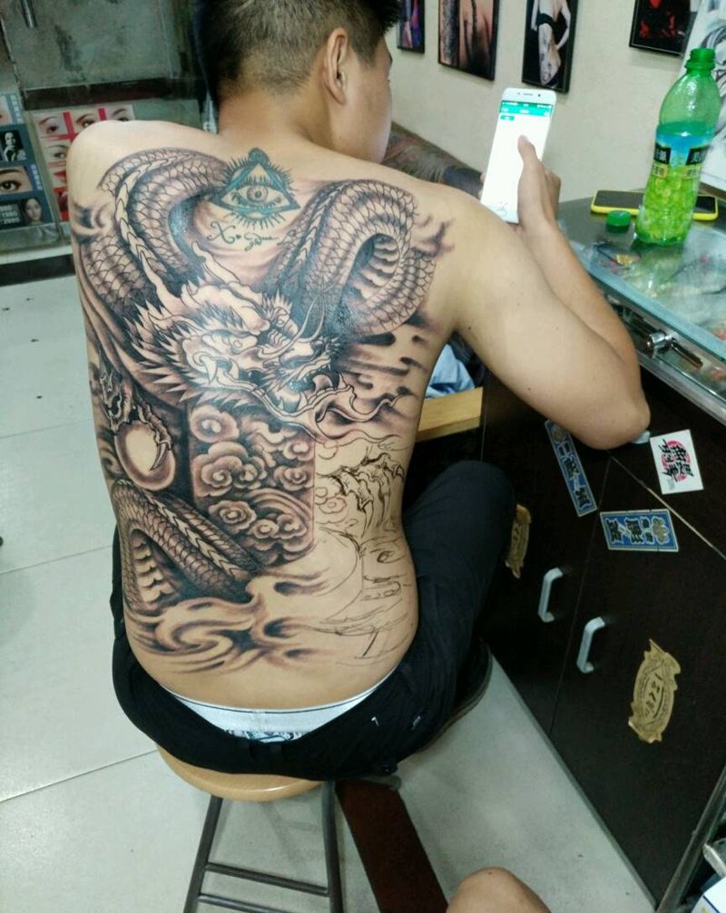 神龙满背纹身图片_背部传统动物花絮生活成品纹身图案