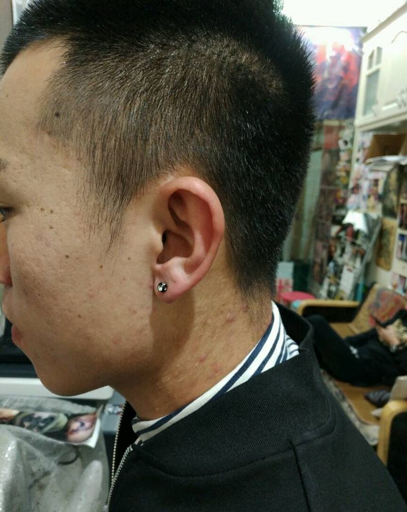 锆石耳钉纹身图片_传统原创花絮生活成品插画纹身图案