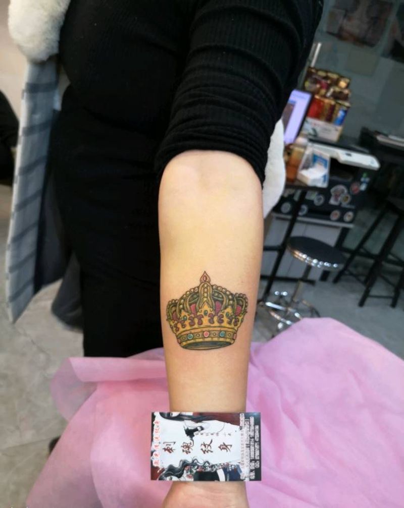 皇冠纹身图片_手臂欧美写实纹身图案