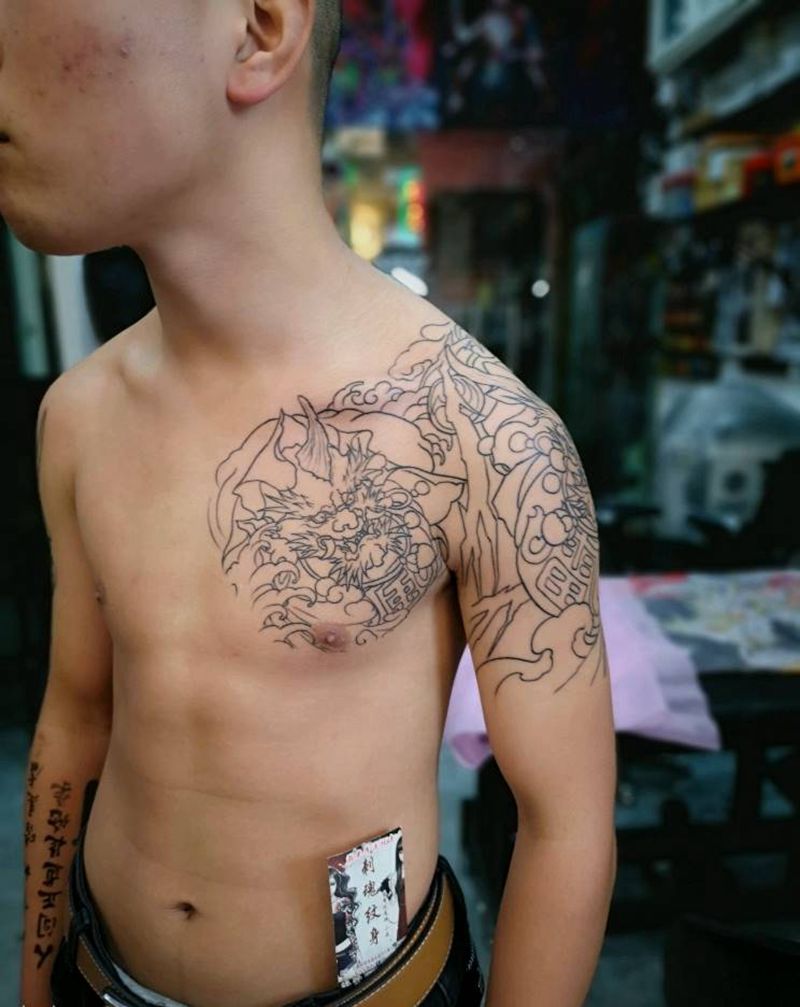 半甲线条纹身图片