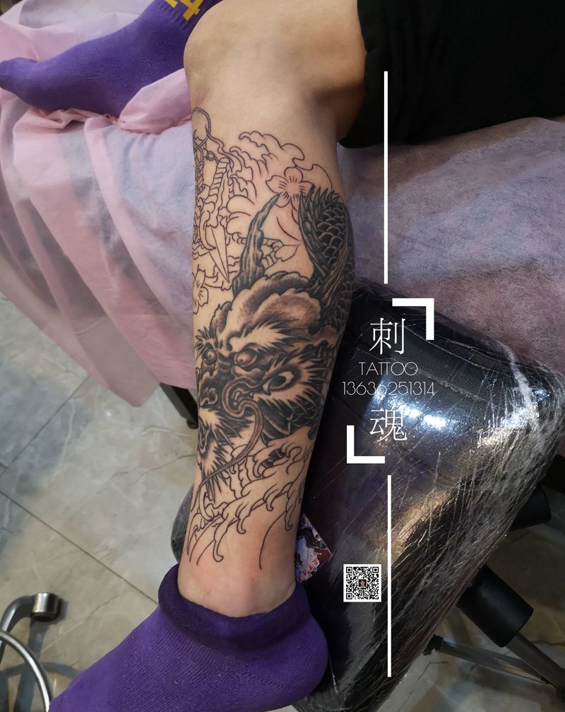 包小腿龙纹身图片_腿部新传统纹身图案