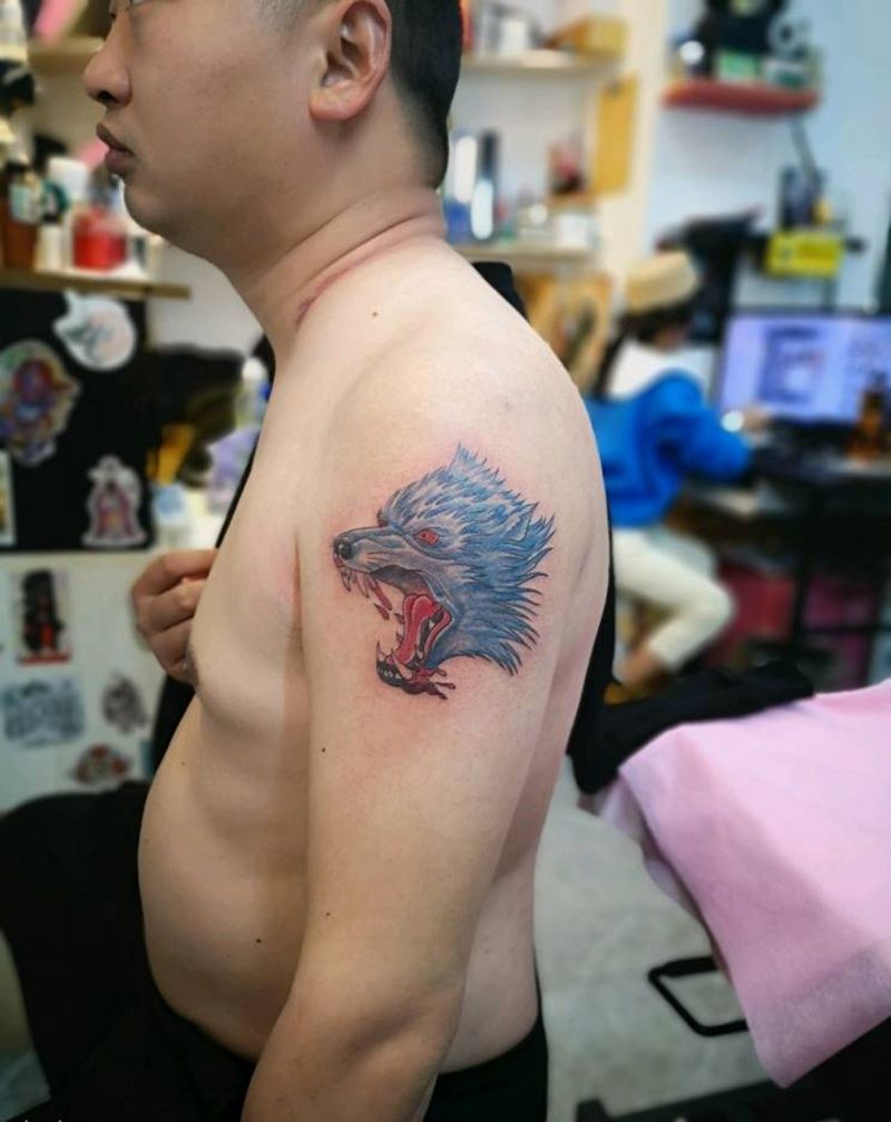 胸口狼头纹身图片_胸部老传统纹身图案
