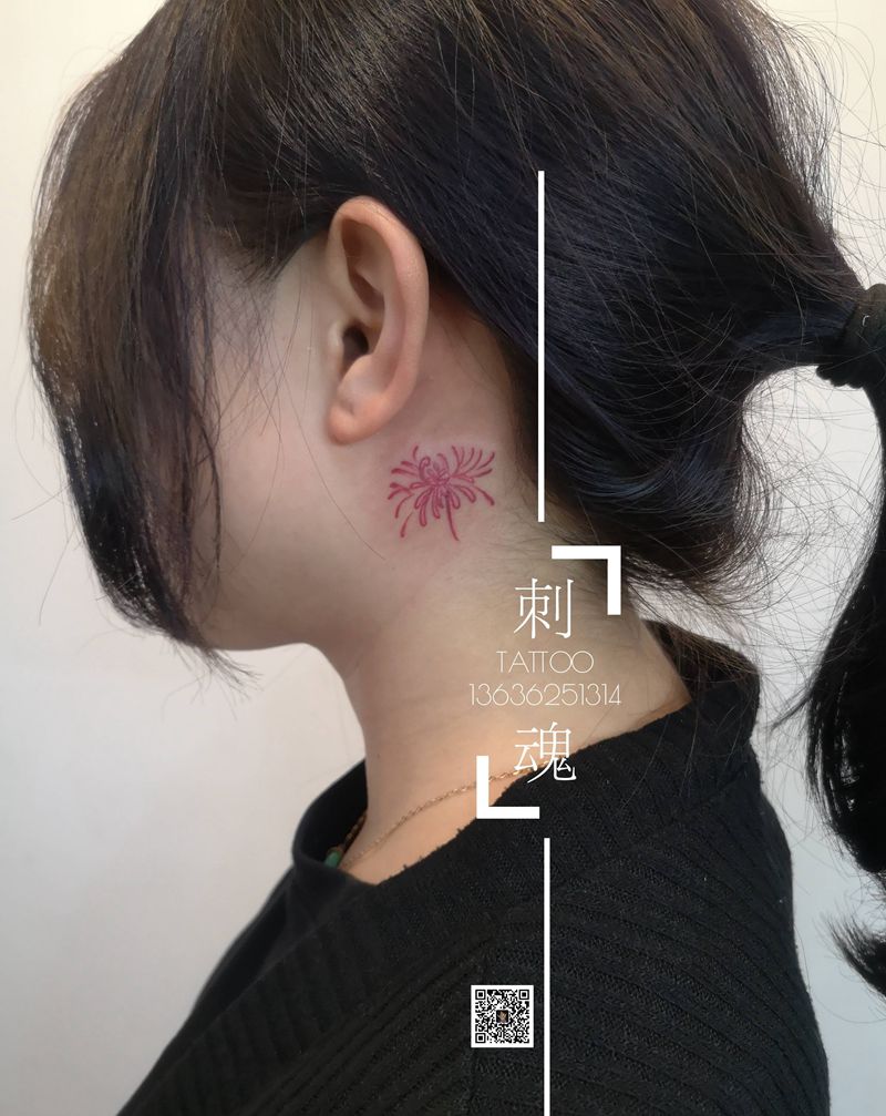 耳后彼岸花纹身图片_颈部几何水彩纹身图案