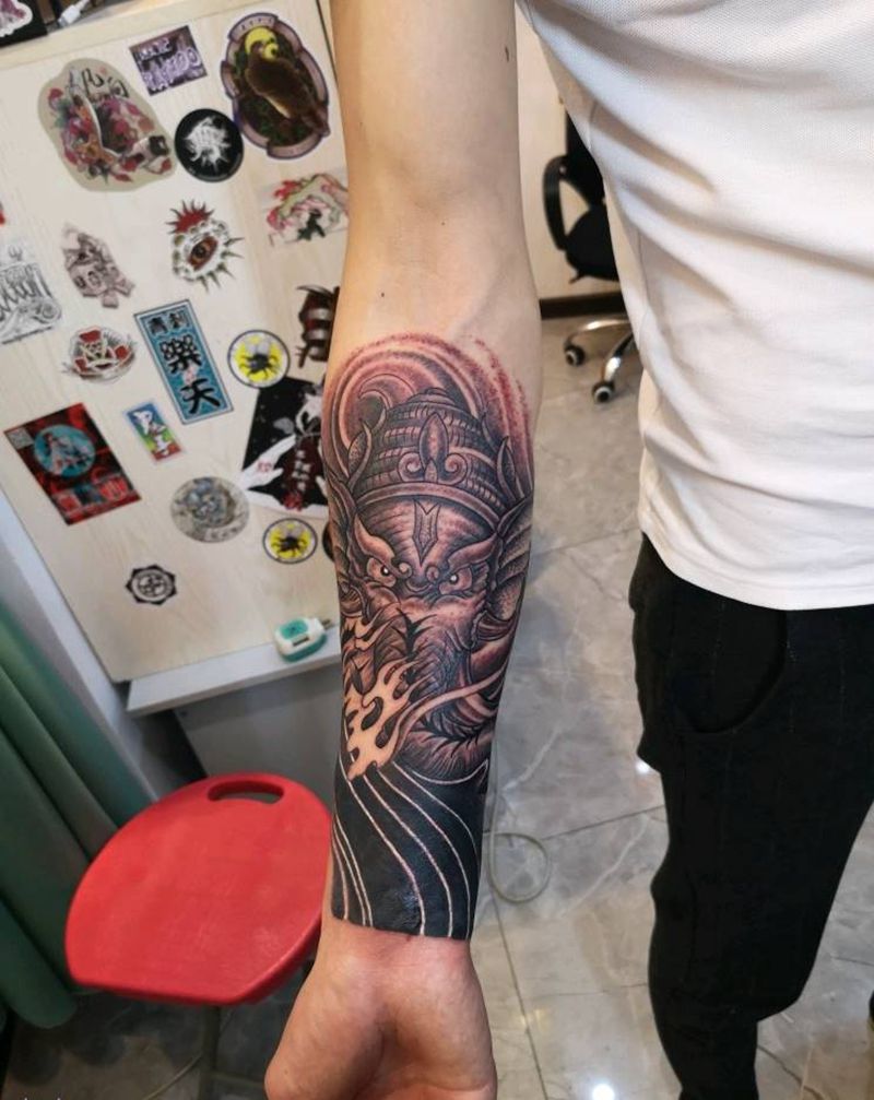 小臂象神遮盖纹身图片_手臂新传统点刺纹身图案