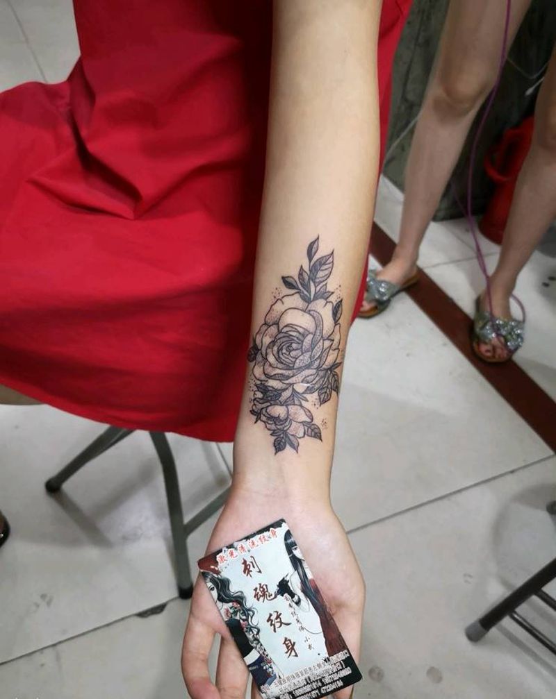 碎花纹身图片_手臂新传统点刺纹身图案