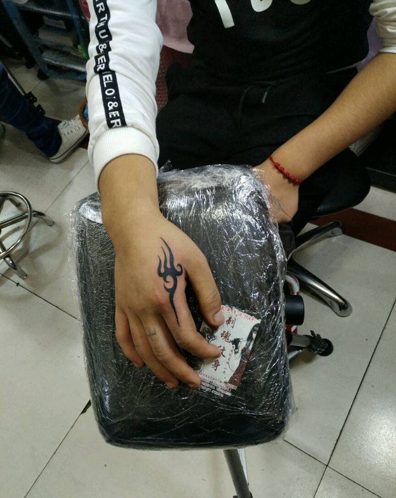 虎口小图腾纹身图片_手部传统图腾原创生活成品手稿纹身图案