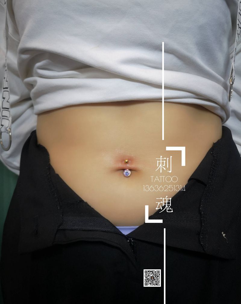 脐钉纹身图片_脐钉 穿孔纹身图案