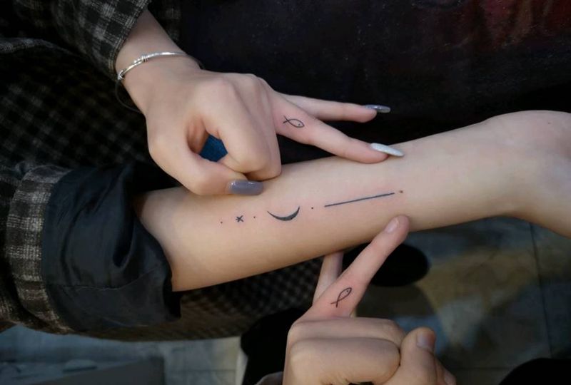 小清新纹身图片_手部几何纹身图案