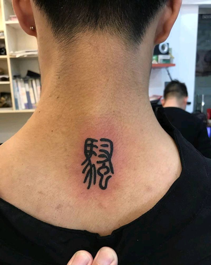 小清新纹身图片_颈部手部几何纹身图案