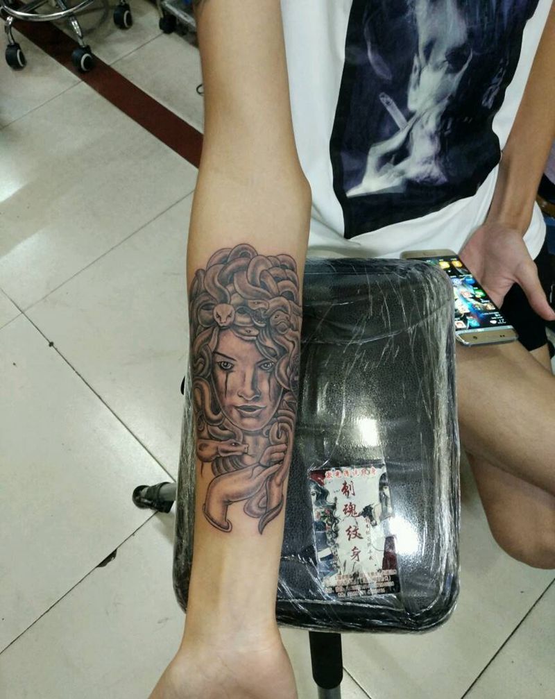 美杜莎纹身图片_手臂传统宗教原创花絮生活成品手稿纹身图案