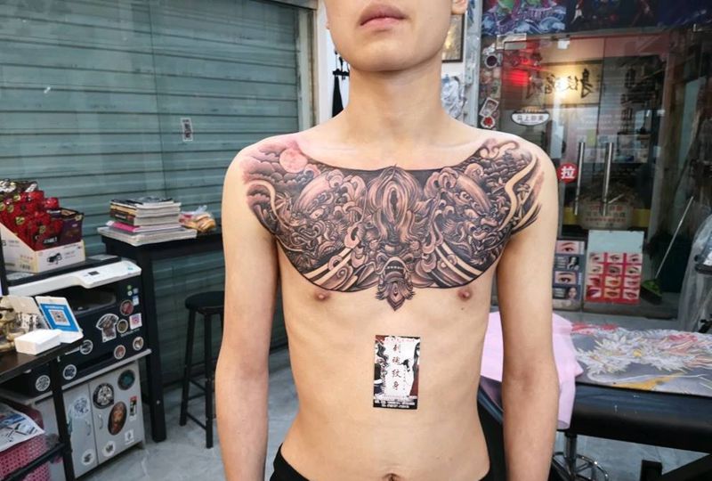 近期作品纹身图片_胸部纹身图案