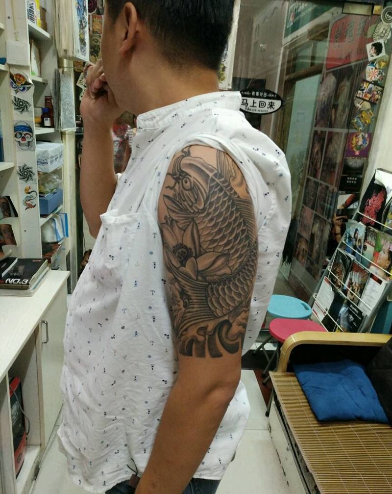 买家秀，恢复一年后的效果，锦鲤纹身图片_手臂传统动物花絮生活成品纹身图案