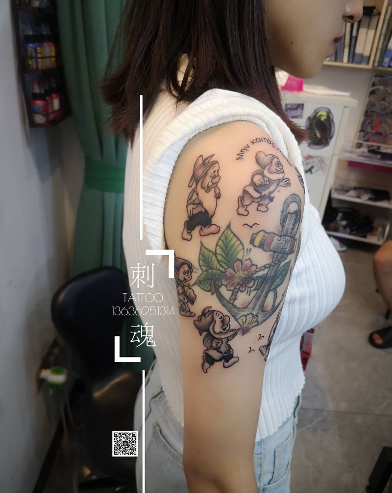 七个小矮人纹身图片_手臂新传统纹身图案
