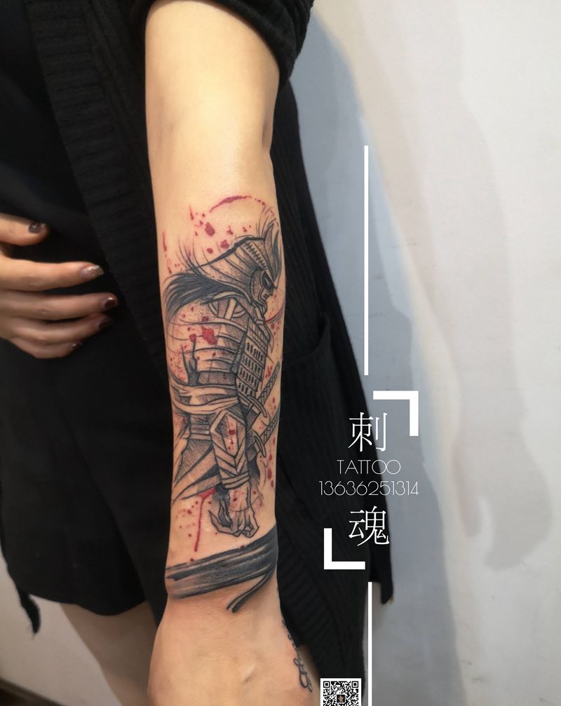 水墨鬼武士纹身图片_手臂点刺水墨纹身图案