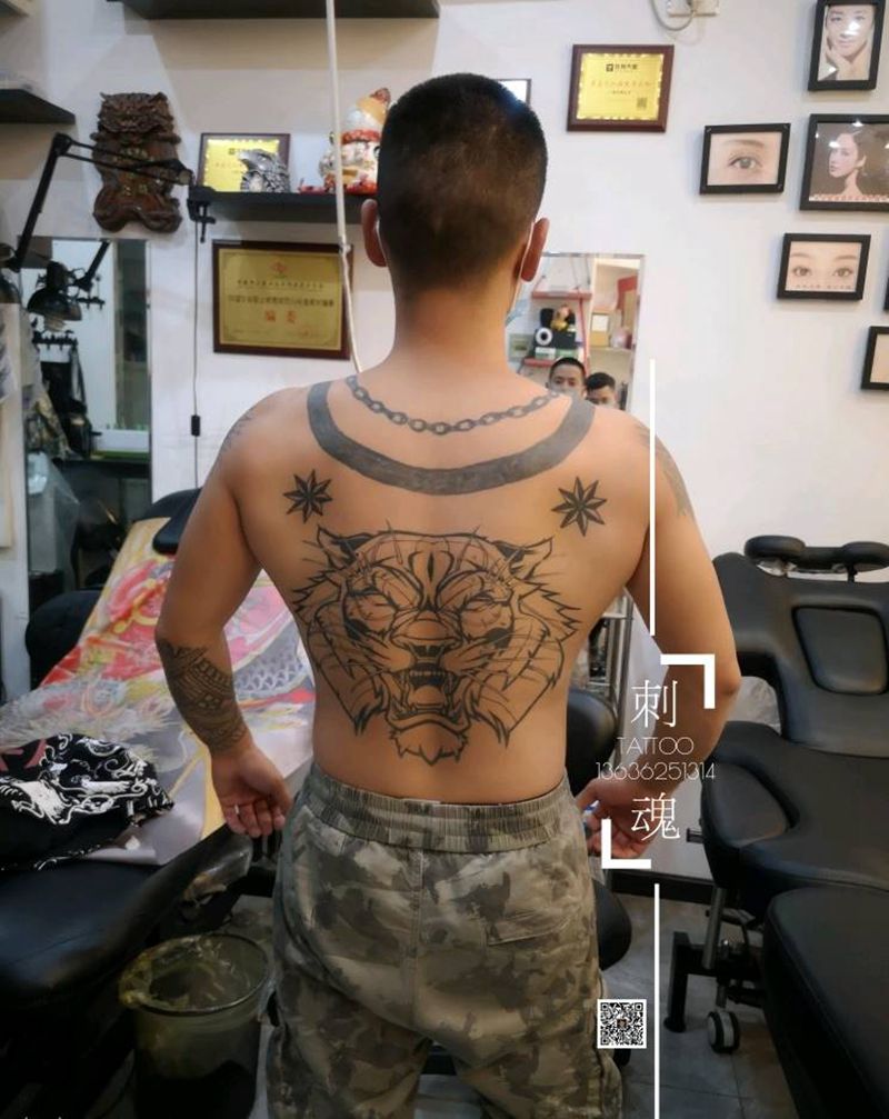 刺魂纹身作品集纹身图片_肩部老传统纹身图案