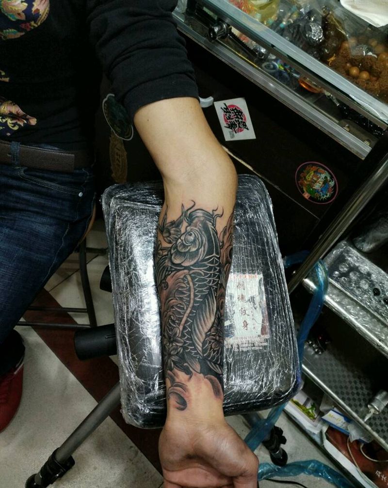 鲫鱼纹身图片_手臂动物原创花絮生活成品插画纹身图案