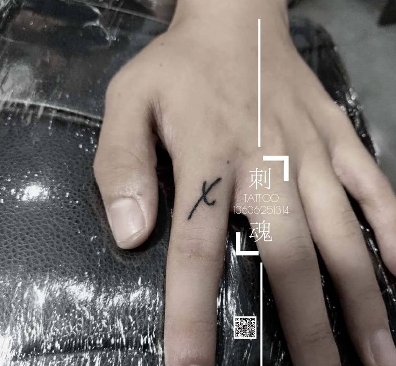 小清新纹身图片_颈部几何纹身图案