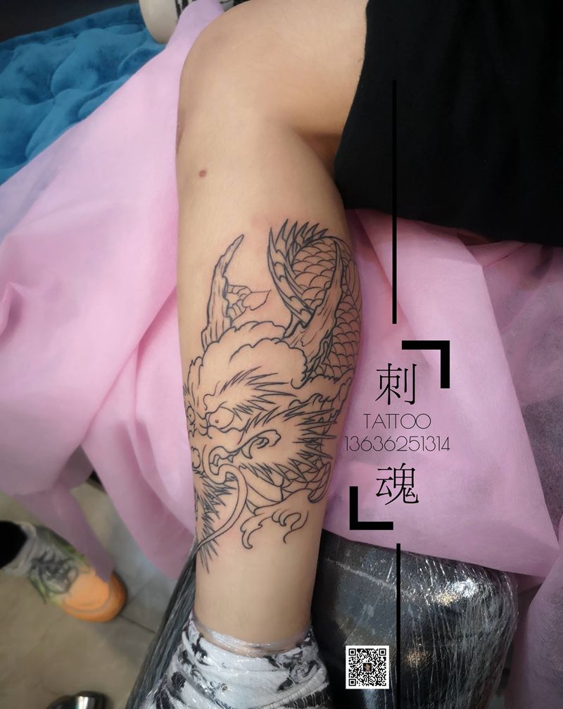 小腿龙纹身图片_腿部几何纹身图案