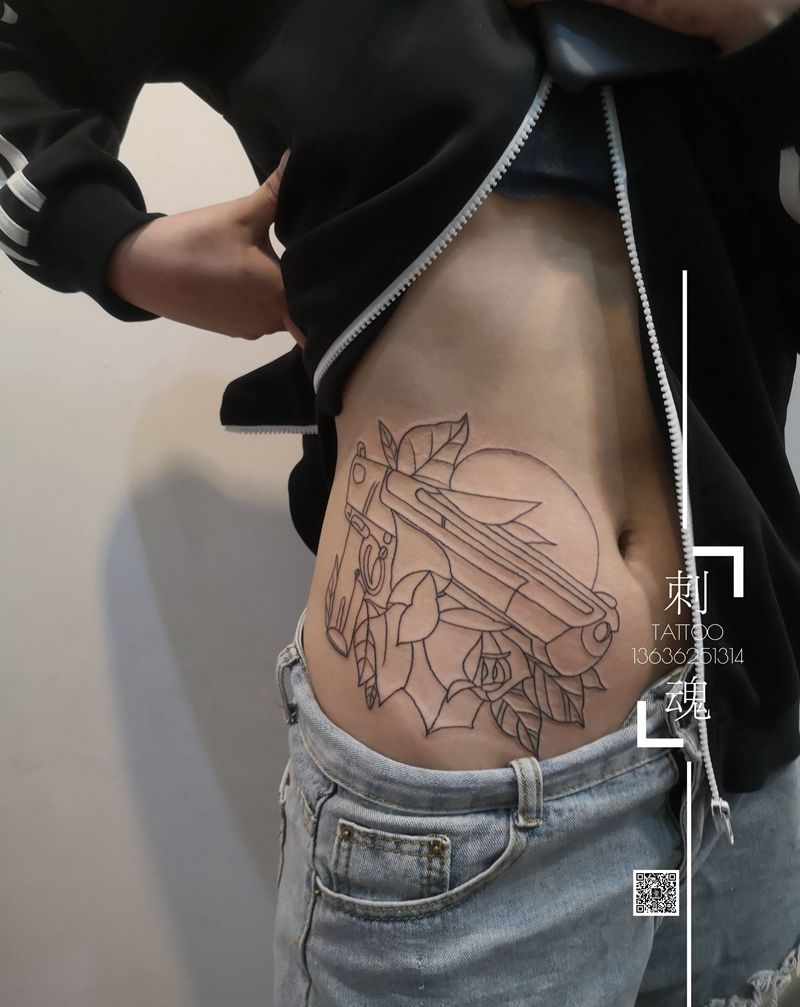 侧腰花枪纹身图片_腰部New School纹身图案
