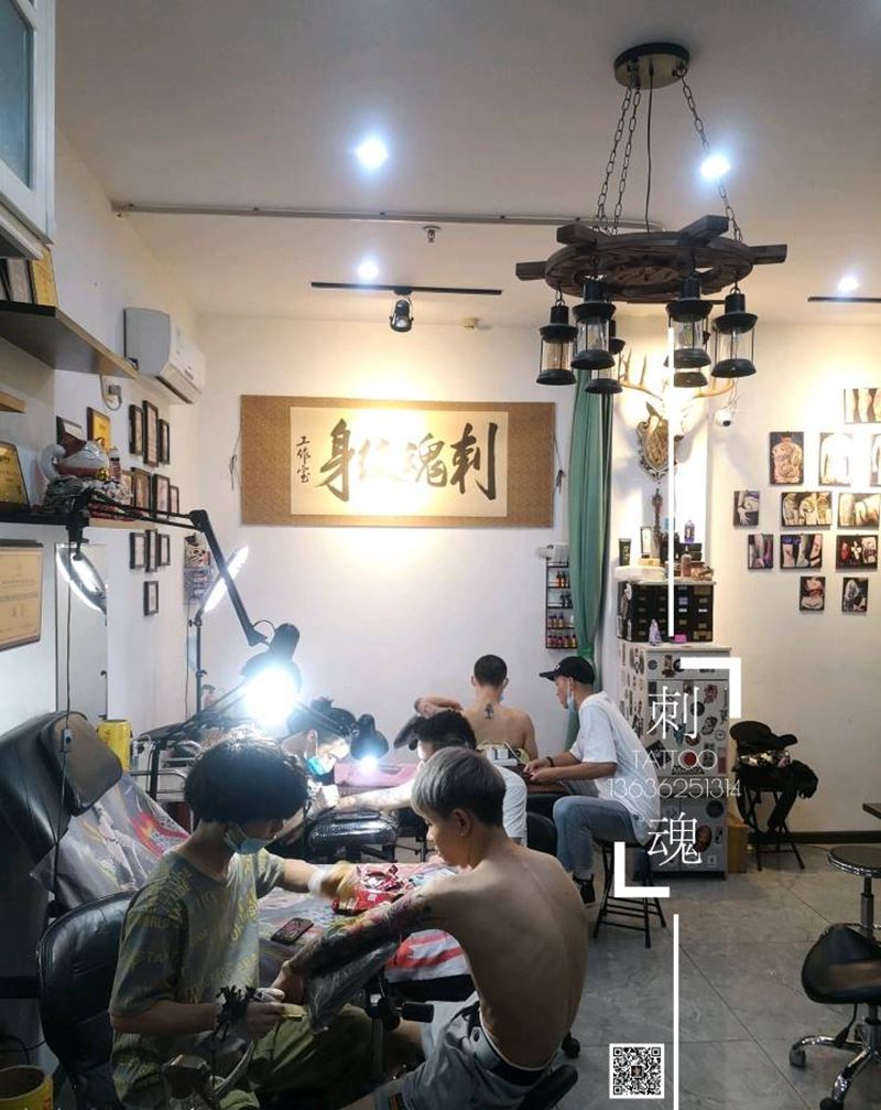 工作花絮纹身图片_肩部老传统纹身图案