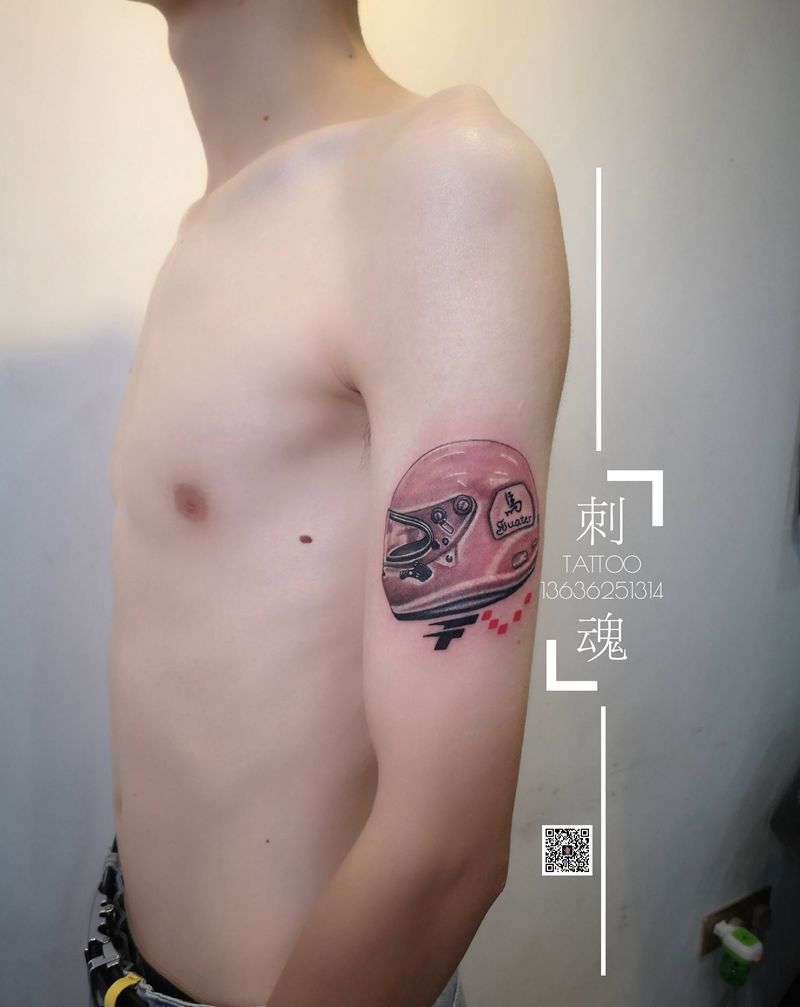 机车头盔纹身图片_手臂欧美写实纹身图案