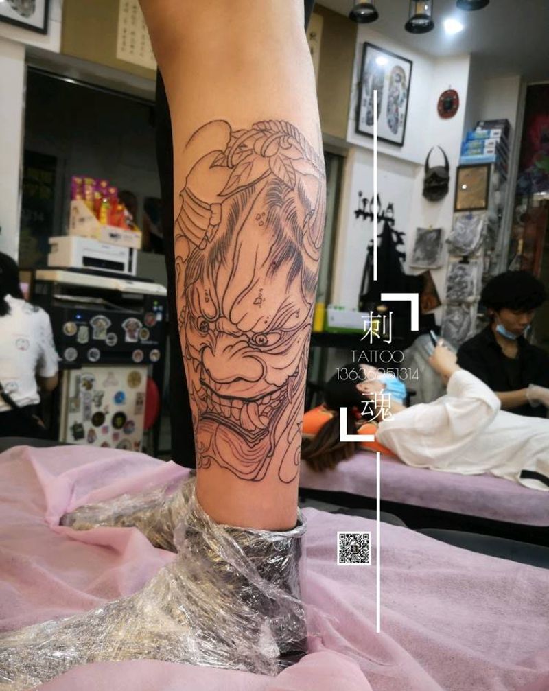 小腿般喏纹身图片_腿部新传统纹身图案