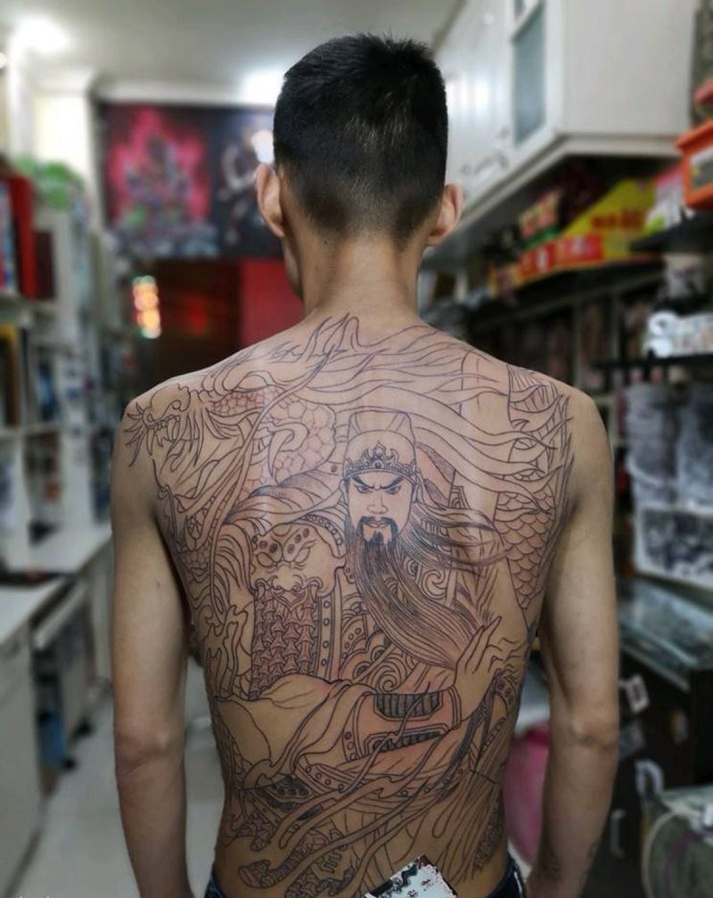满背关公纹身图片_背部新传统纹身图案