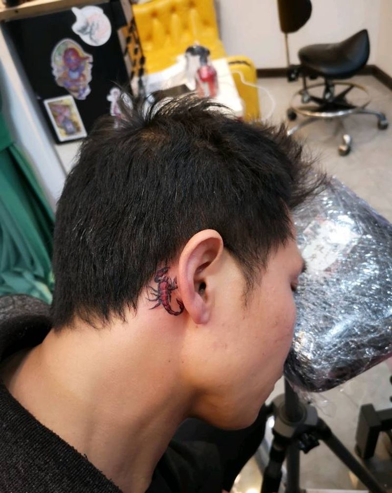 袖珍小蝎子纹身图片_手臂老传统纹身图案