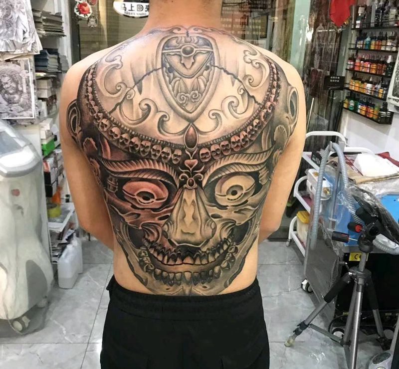 满背嘎巴拉纹身图片_背部新传统纹身图案