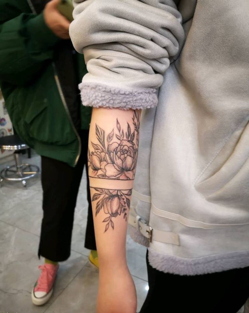 小臂素花纹身图片_手臂点刺纹身图案