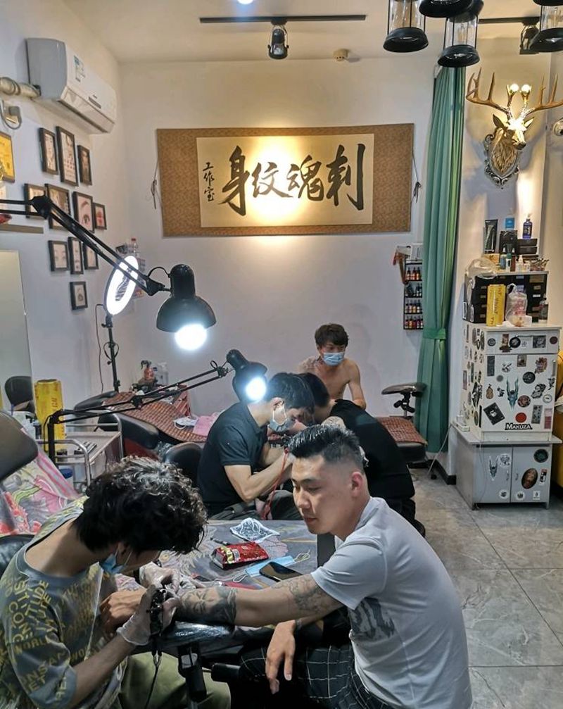 工作花絮纹身图片_肩部新传统纹身图案