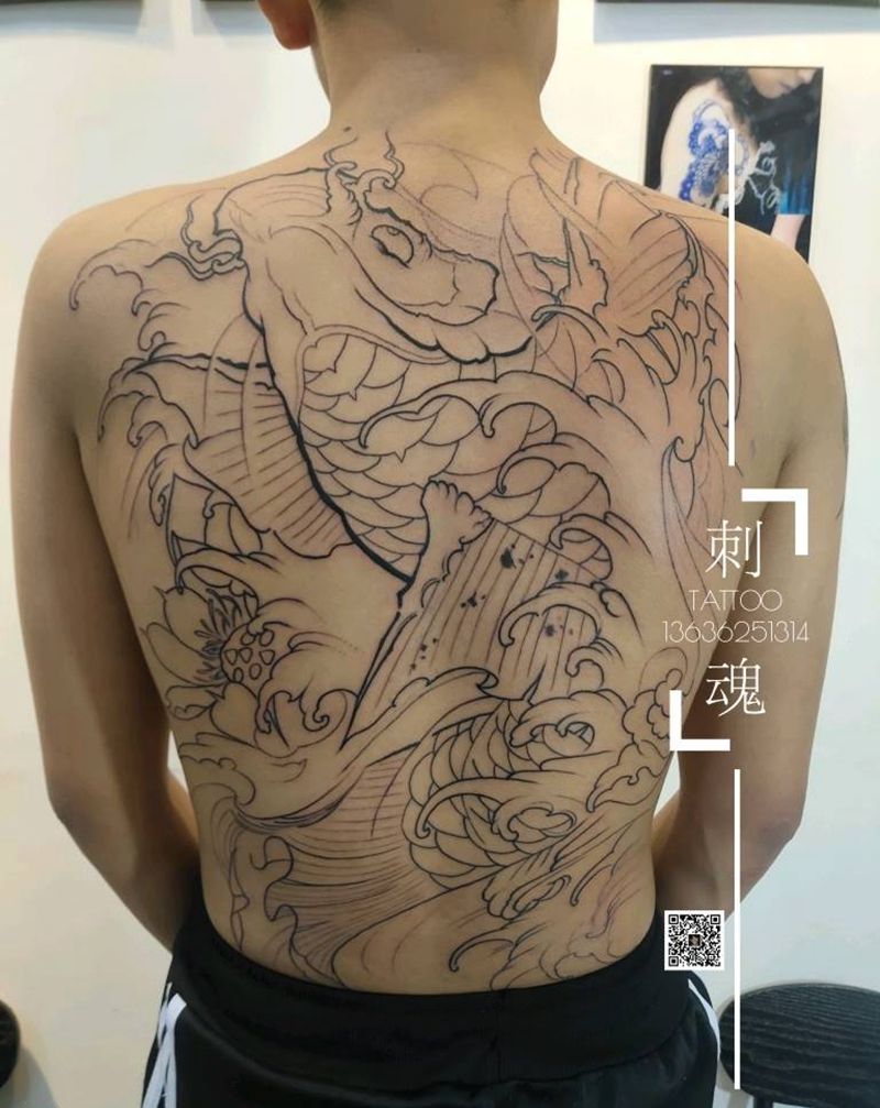 恢复前后对比，下次上色纹身图片_背部几何新传统纹身图案