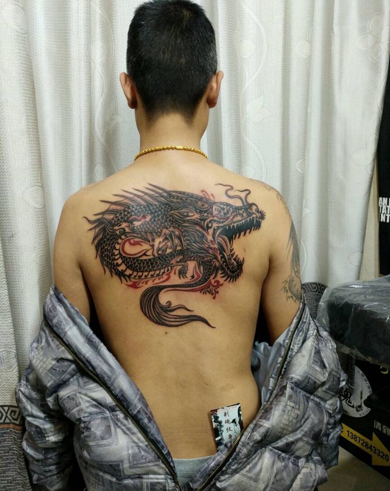 蛟龙纹身图片_背部传统图腾原创花絮生活成品纹身图案
