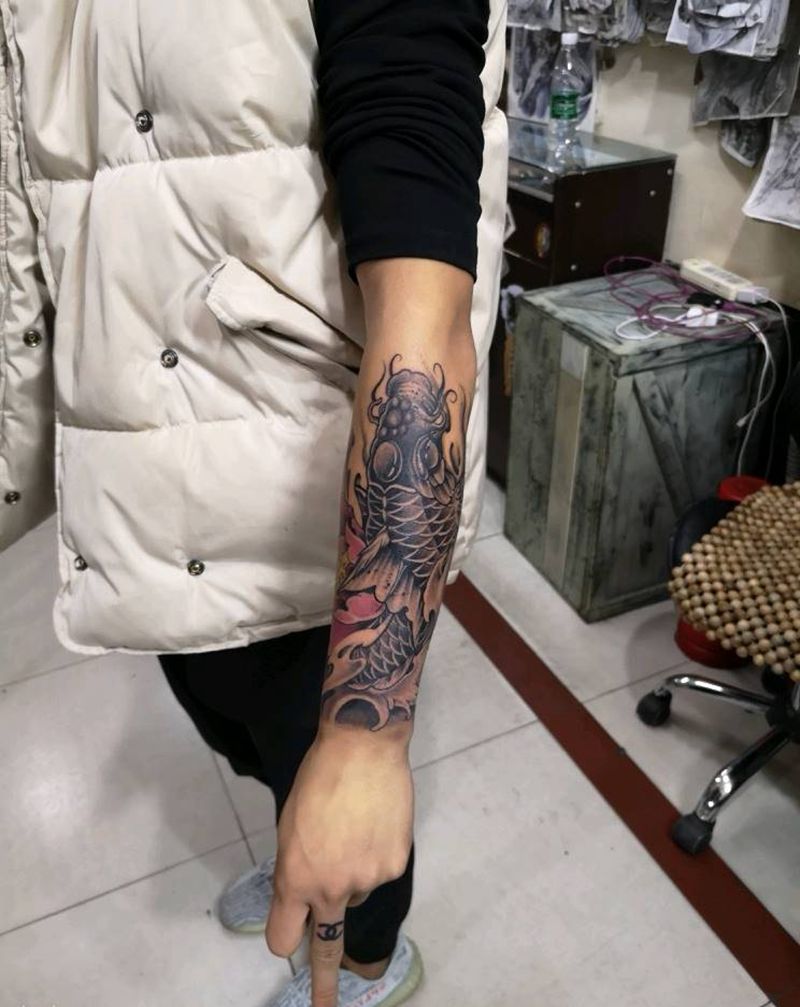 小臂锦鲤纹身图片