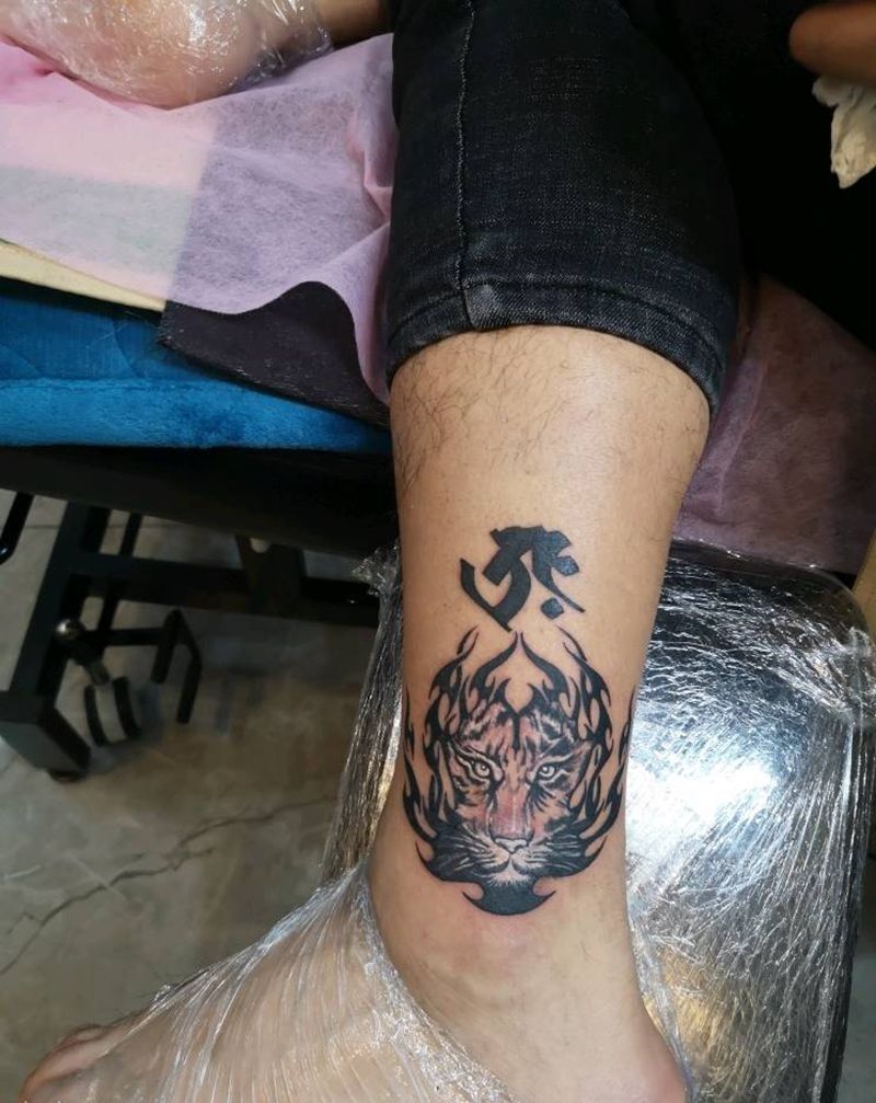 虎头纹身图片_腿部纹身图案
