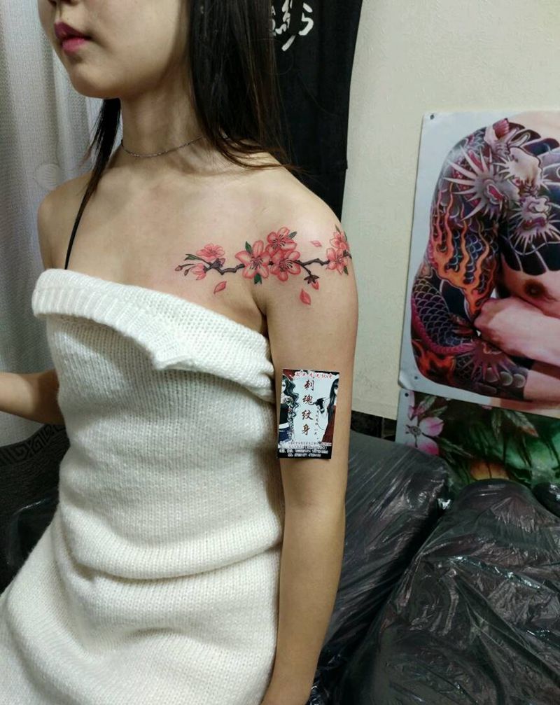 美女小肩花，纹身图片_肩部胸部传统清新植物花絮生活成品手稿纹身图案