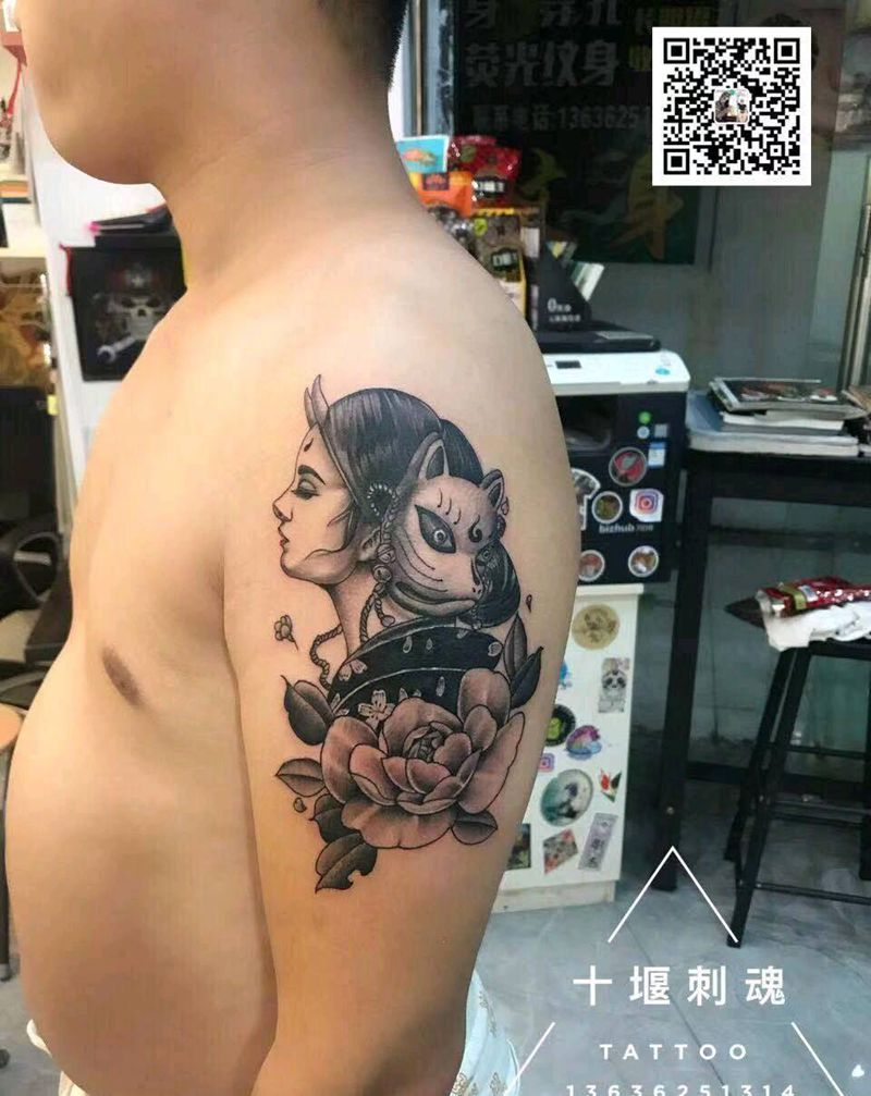 大臂艺伎遮盖纹身图片_几何纹身图案