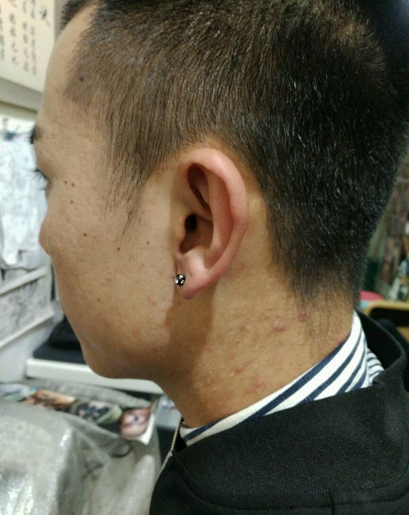 锆石耳环纹身图片_传统清新原创花絮生活插画纹身图案